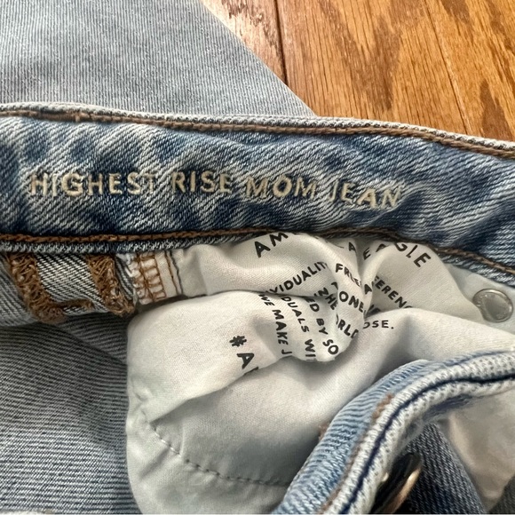 American Eagle Highest Rise Stretch Mom Jeans - size 00 short - Picture 4 of 6